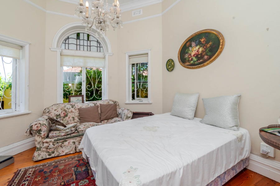 6 Bedroom Property for Sale in Fresnaye Western Cape